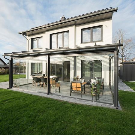 Bohnapartments Luxury Villa Berlin - 210Qm - Wintergarten - Kamin - 4 Kostenlose Parkplaetze - 6 Schlafzimmer - Neubau - Luxusausstattung Birkenwerder Luaran gambar