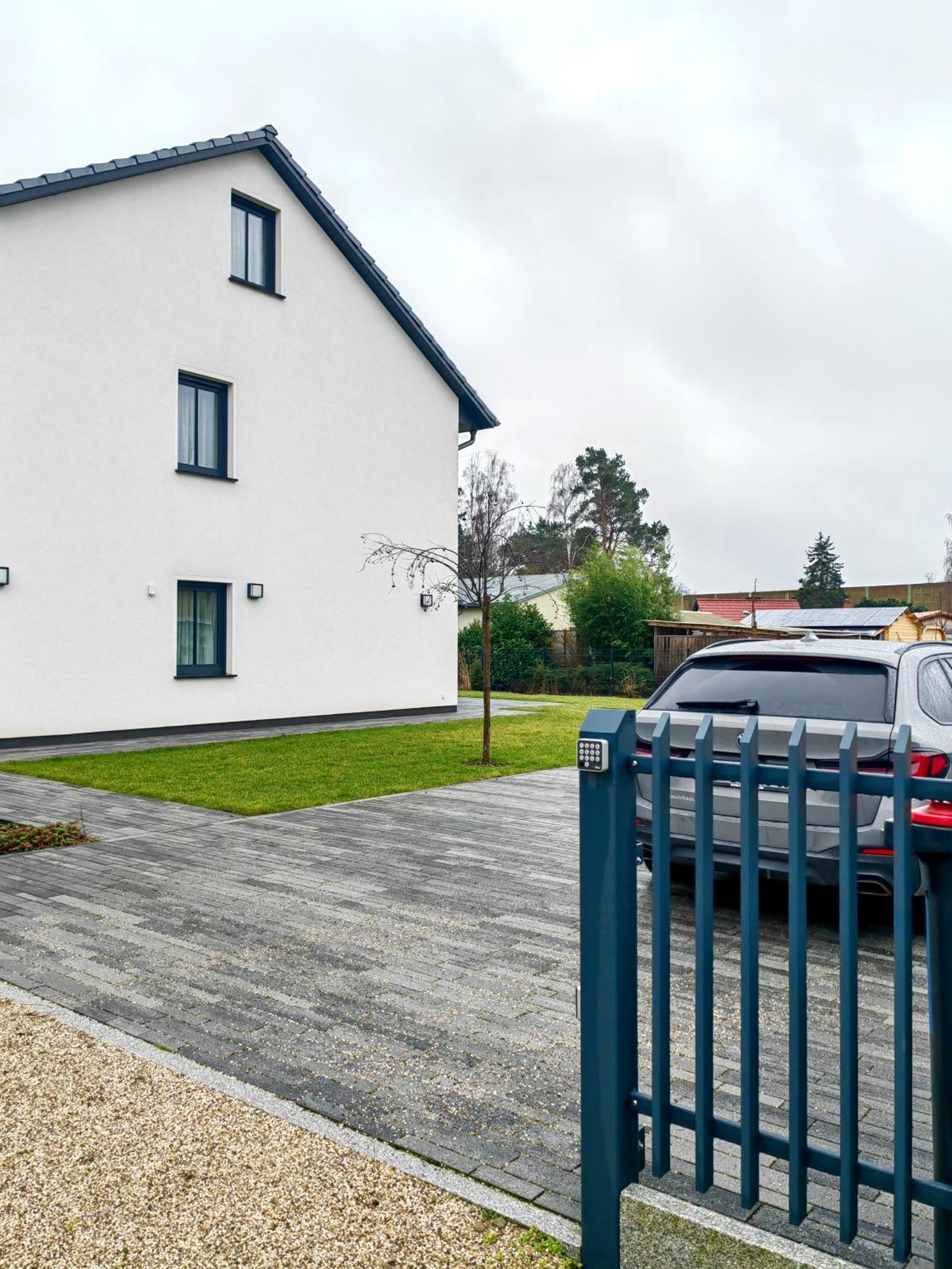 Bohnapartments Luxury Villa Berlin - 210Qm - Wintergarten - Kamin - 4 Kostenlose Parkplaetze - 6 Schlafzimmer - Neubau - Luxusausstattung Birkenwerder Luaran gambar