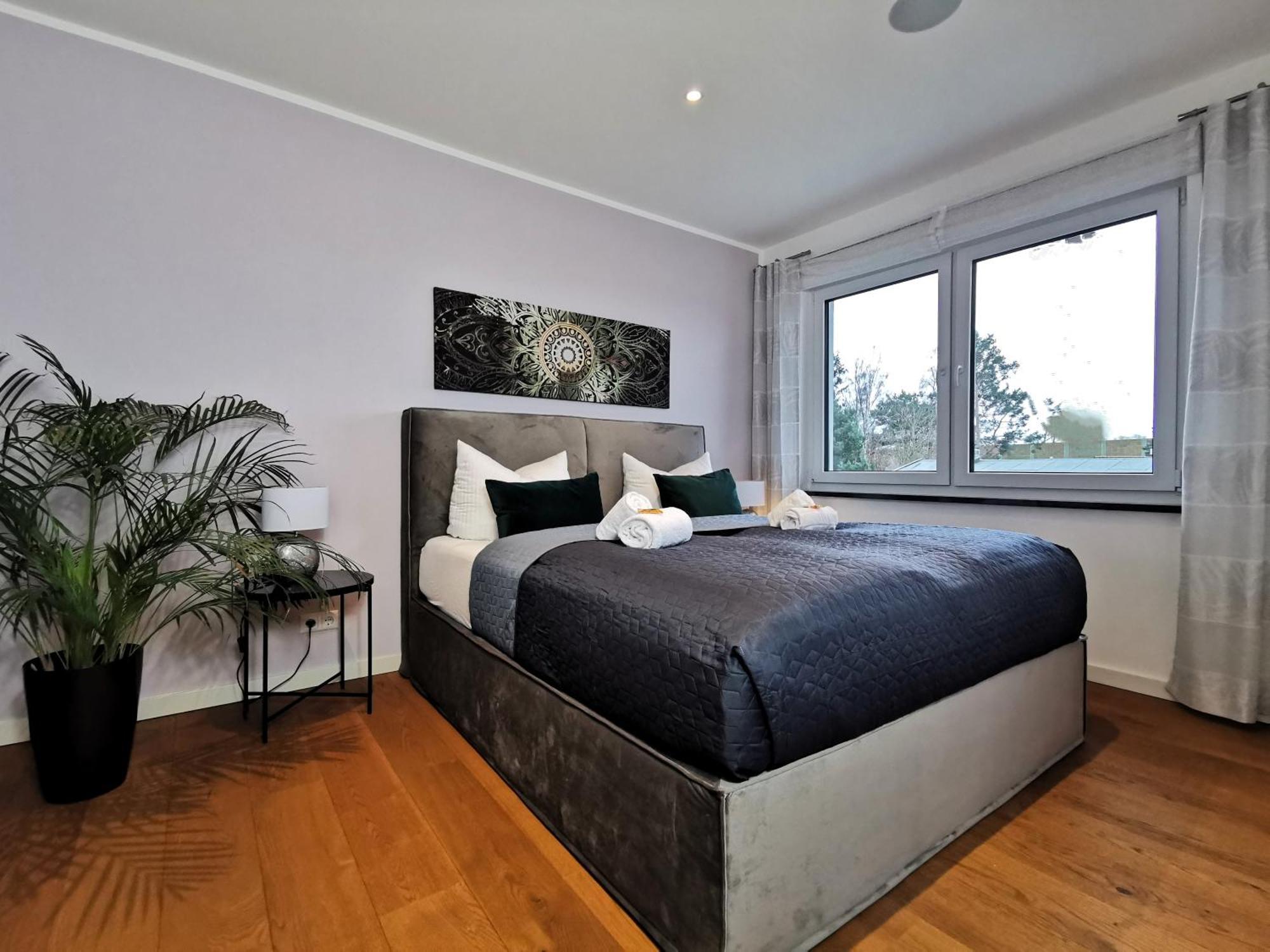 Bohnapartments Luxury Villa Berlin - 210Qm - Wintergarten - Kamin - 4 Kostenlose Parkplaetze - 6 Schlafzimmer - Neubau - Luxusausstattung Birkenwerder Luaran gambar
