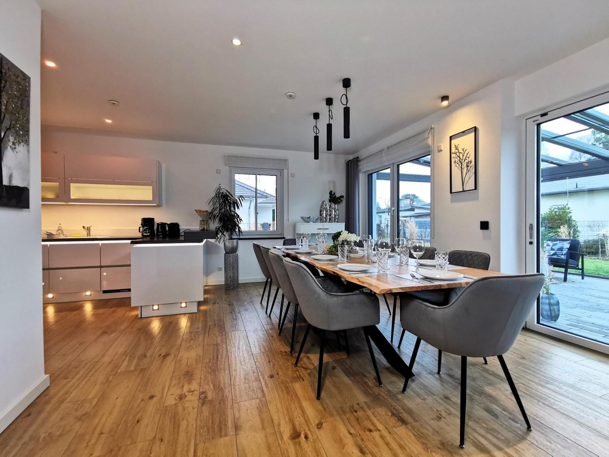 Bohnapartments Luxury Villa Berlin - 210Qm - Wintergarten - Kamin - 4 Kostenlose Parkplaetze - 6 Schlafzimmer - Neubau - Luxusausstattung Birkenwerder Luaran gambar