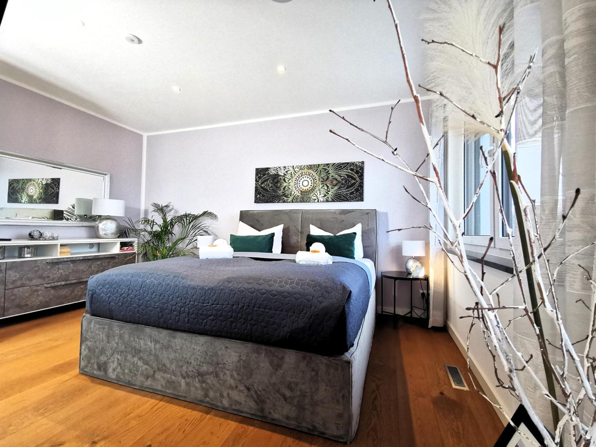 Bohnapartments Luxury Villa Berlin - 210Qm - Wintergarten - Kamin - 4 Kostenlose Parkplaetze - 6 Schlafzimmer - Neubau - Luxusausstattung Birkenwerder Luaran gambar