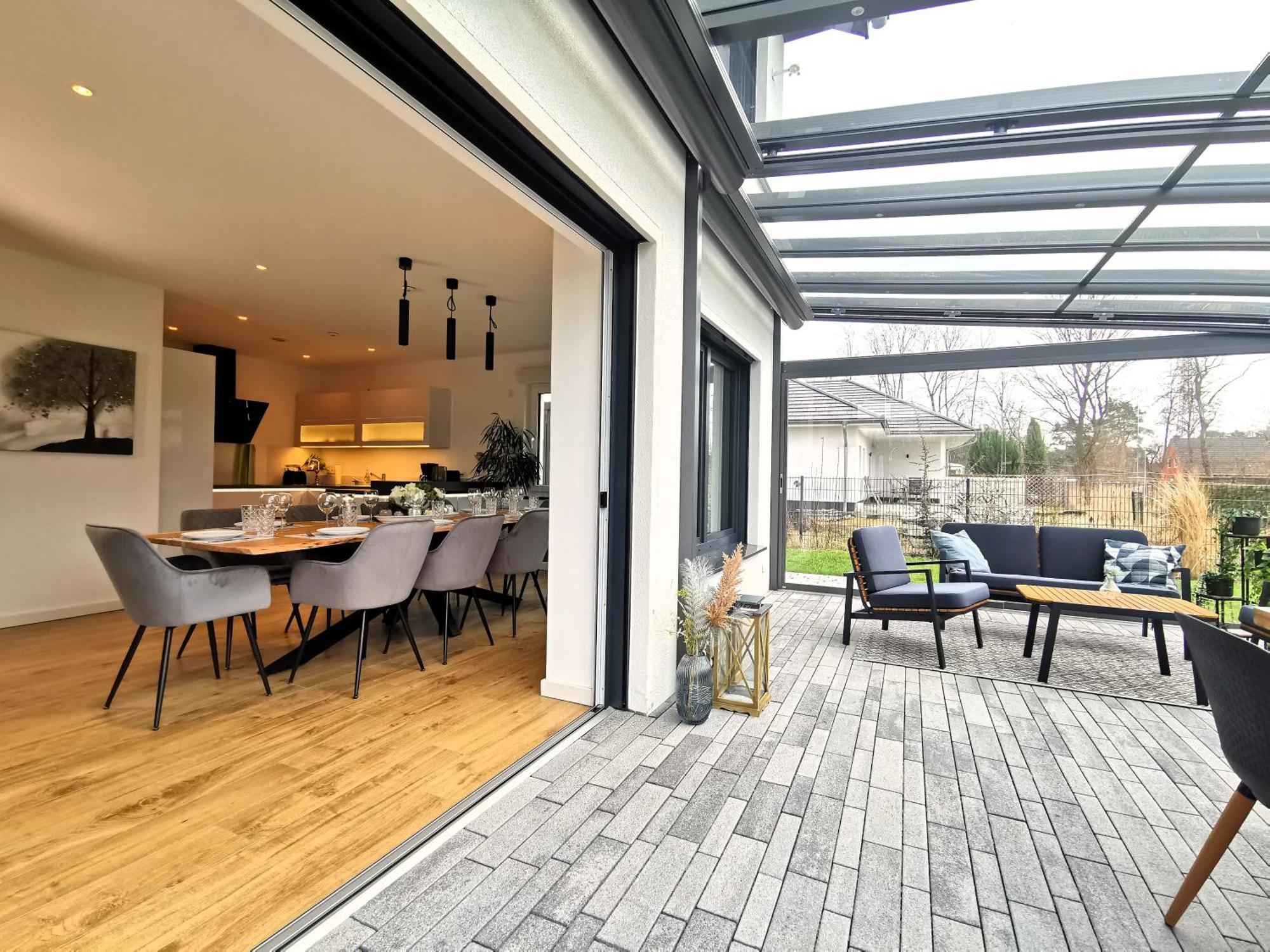 Bohnapartments Luxury Villa Berlin - 210Qm - Wintergarten - Kamin - 4 Kostenlose Parkplaetze - 6 Schlafzimmer - Neubau - Luxusausstattung Birkenwerder Luaran gambar