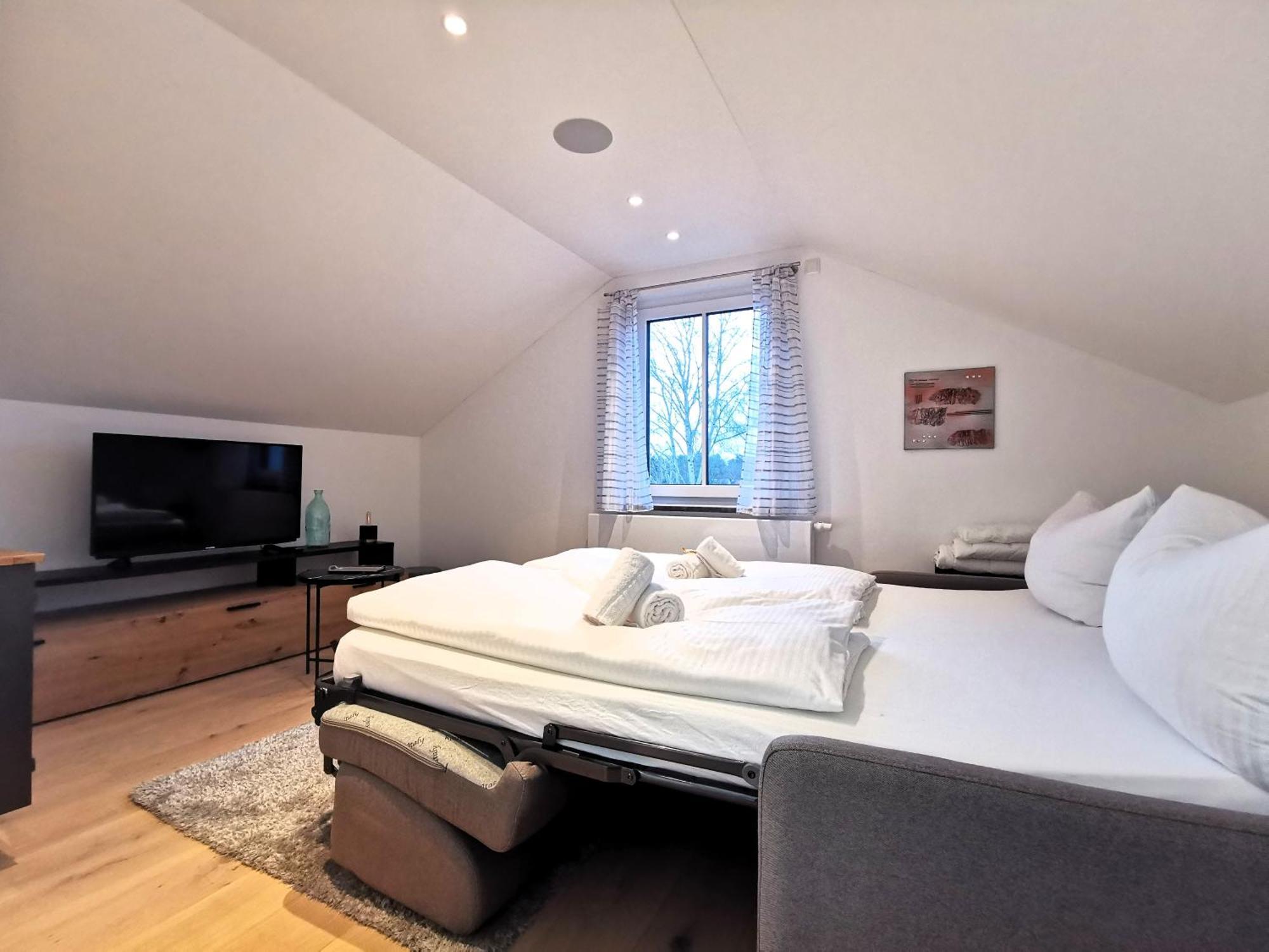 Bohnapartments Luxury Villa Berlin - 210Qm - Wintergarten - Kamin - 4 Kostenlose Parkplaetze - 6 Schlafzimmer - Neubau - Luxusausstattung Birkenwerder Luaran gambar